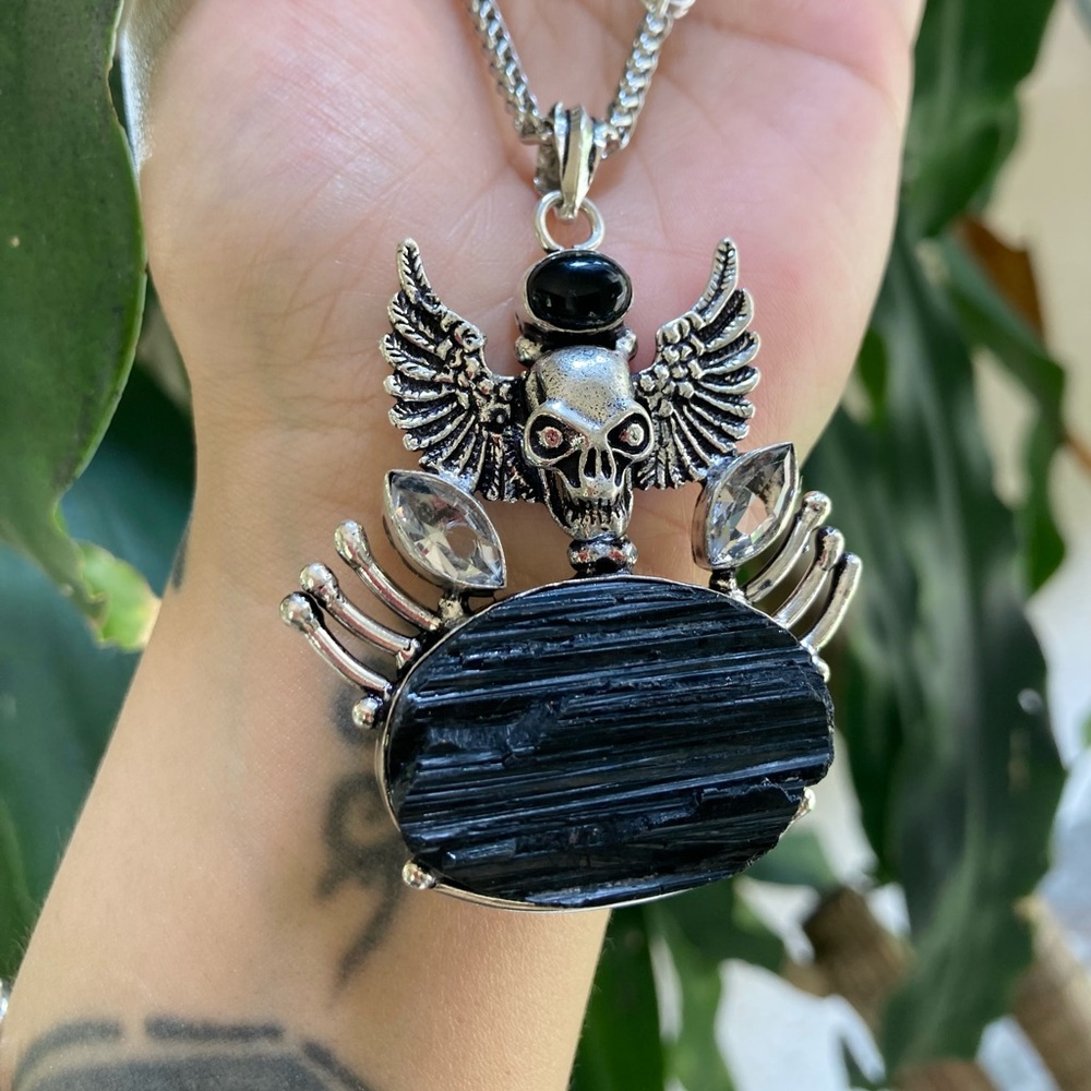 Black tourmaline gemstone ,onyx & cubic zirconia skull wings goth necklace - Picture 9 of 14